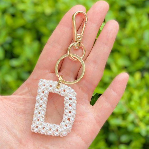 Hand Knitted Retro Pearl Initial Key Chain - Picture 8 of 16